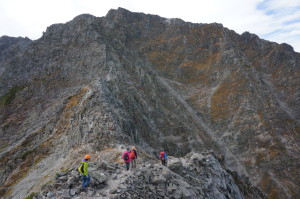 涸沢岳への緊張の縦走路