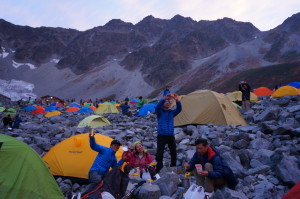 涸沢宴会の準備中！