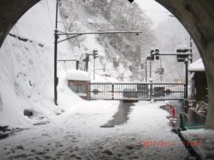 釜トンネル入口です