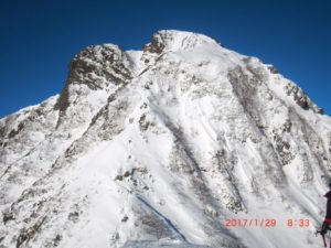 阿弥陀岳です。標高２８０５ｍです。この日は空気が澄んでいて展望が良くメンバー全員感動していました。